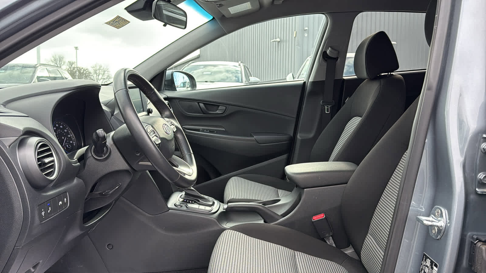 Used 2021 Hyundai Kona SEL w/ Winter Weather Package image 12