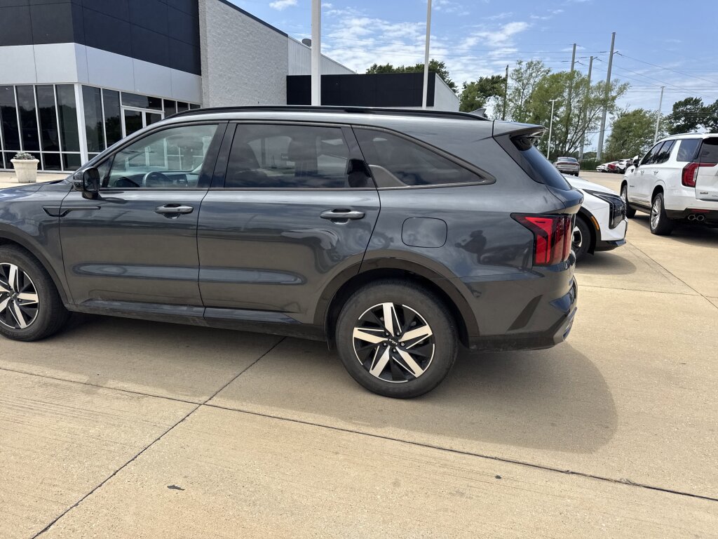 Used 2023 Kia Sorento S w/ Panoramic Sunroof Package FWD image 18