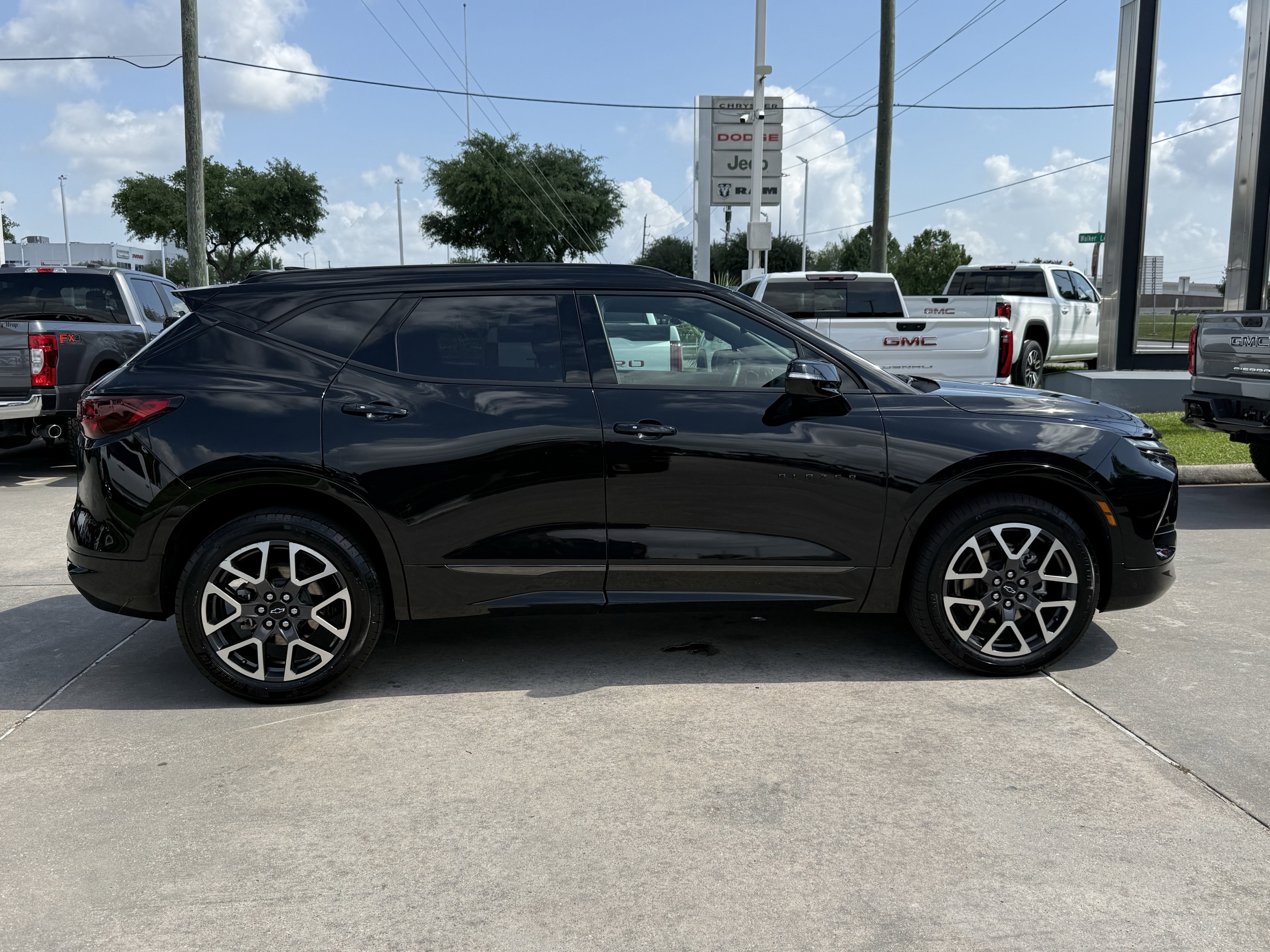 Used 2025 Chevrolet Blazer RS image 3