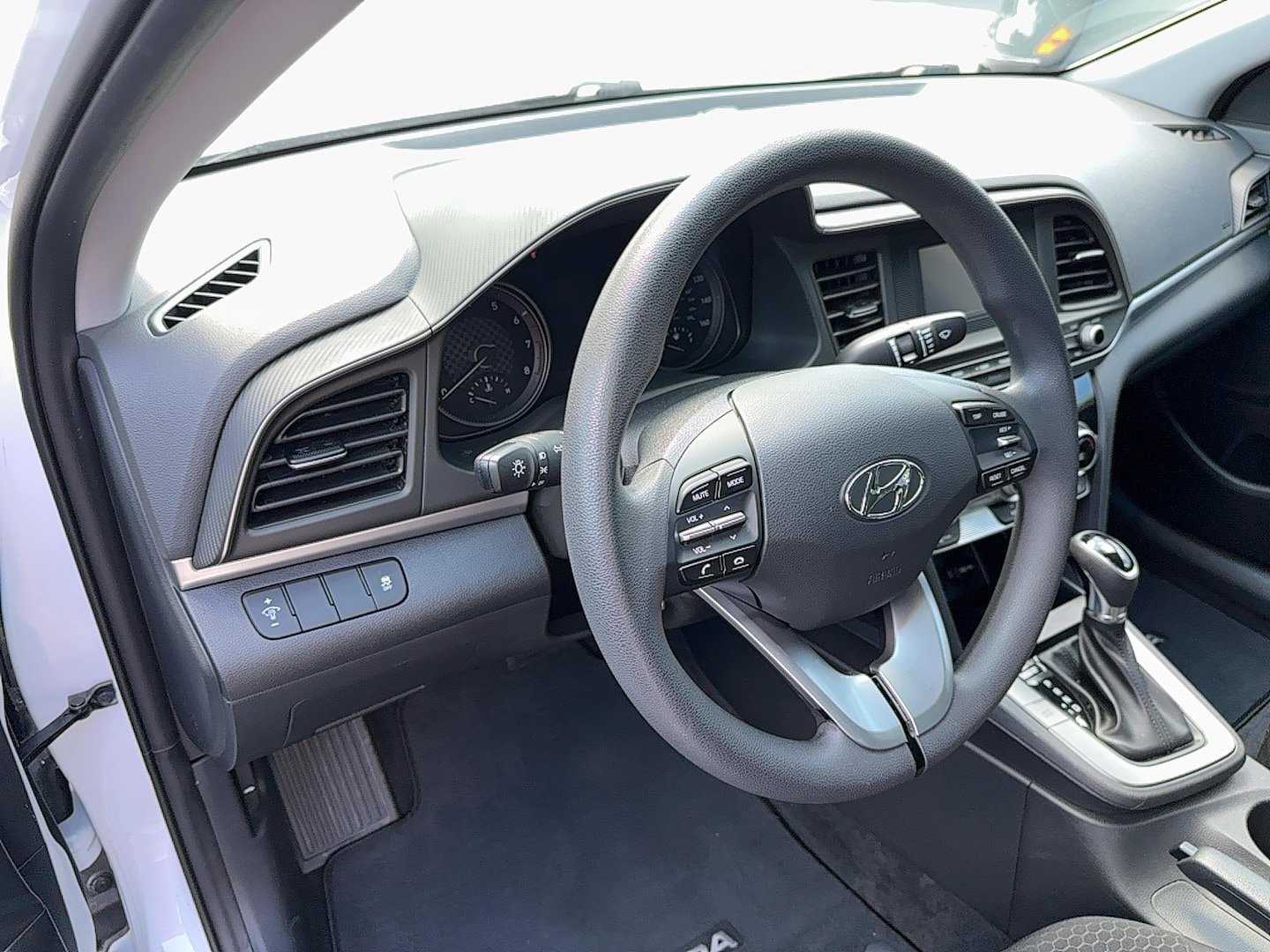 Used 2019 Hyundai Elantra SE w/ Cargo Package FWD image 12