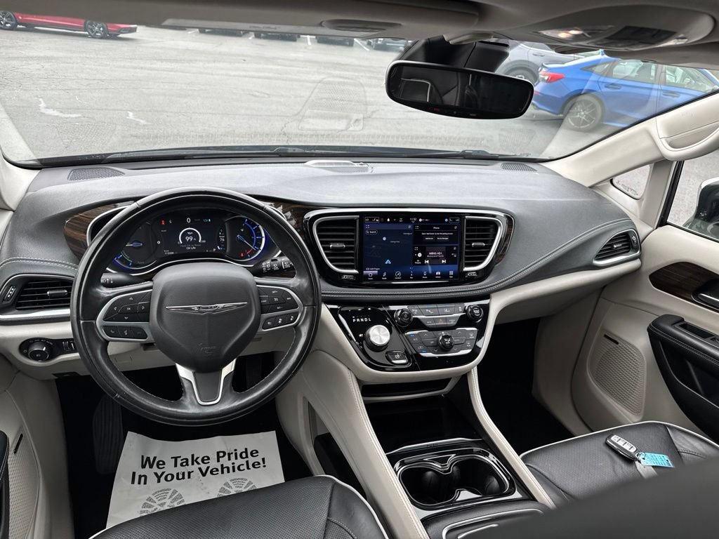 Used 2022 Chrysler Pacifica Limited FWD image 32