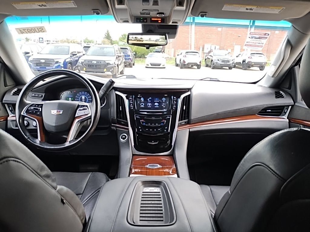 Used 2018 Cadillac Escalade ESV Premium Luxury AWD/4WD image 30