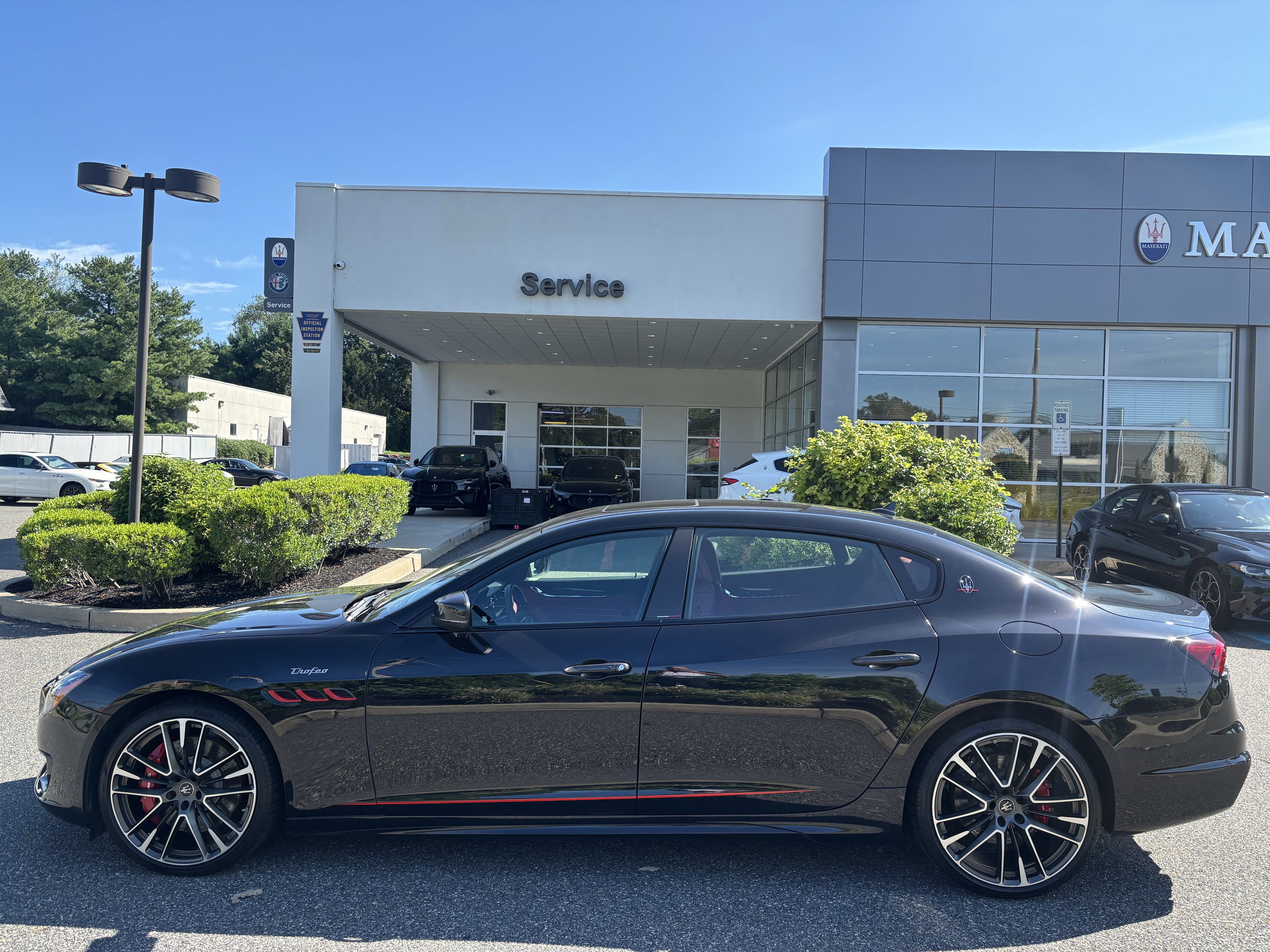 Used 2021 Maserati Quattroporte Trofeo RWD image 2