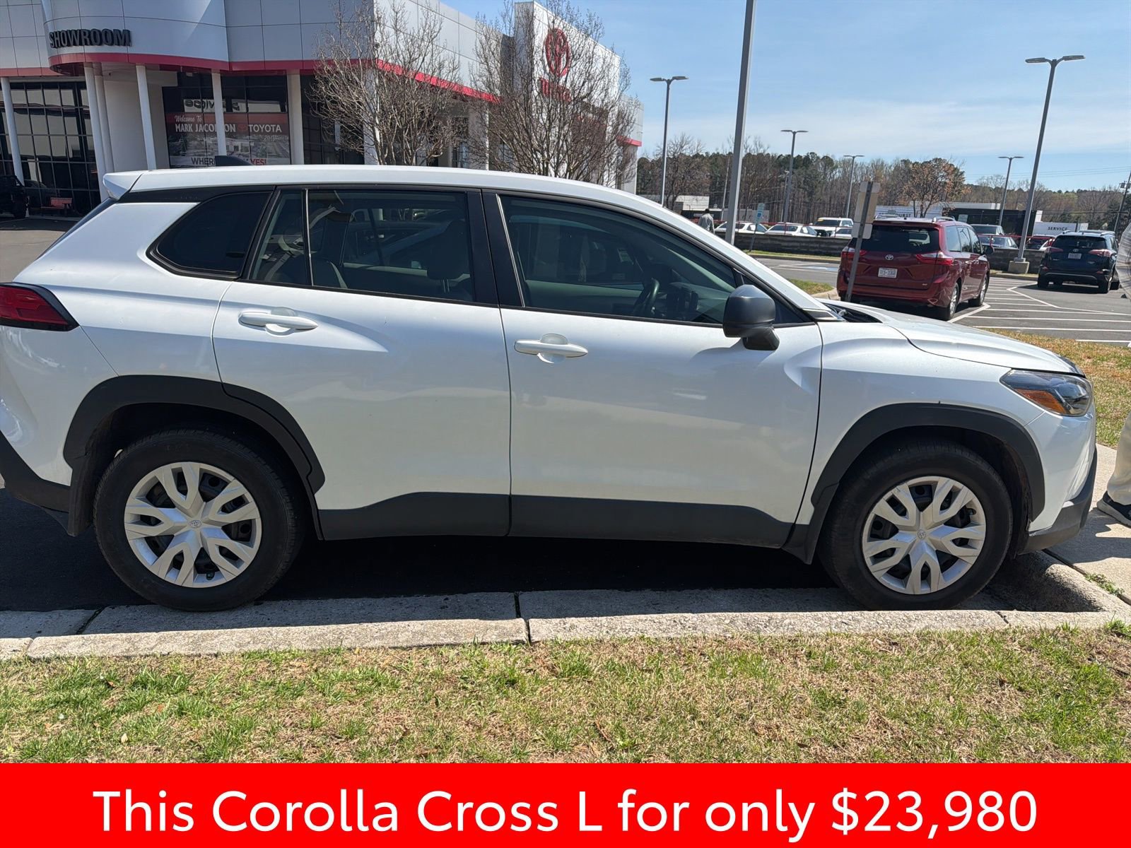 Used 2024 Toyota Corolla Cross L image 7