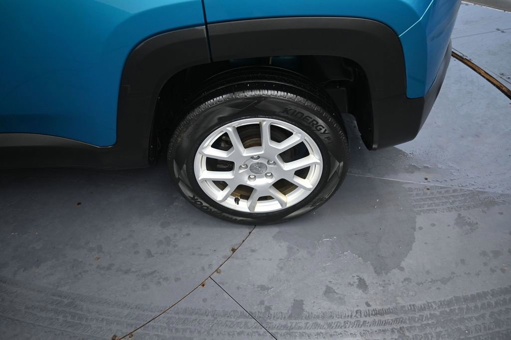 Used 2020 Jeep Renegade Latitude w/ Cold Weather Group AWD/4WD image 17