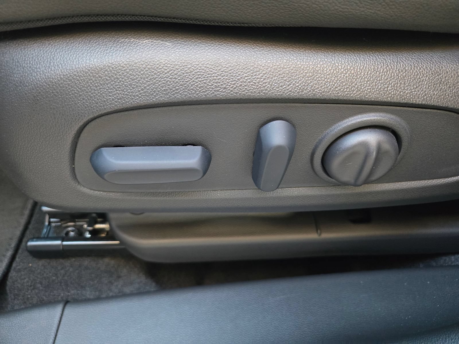 Used 2025 Buick Encore GX Sport Touring w/ Comfort Package FWD image 23
