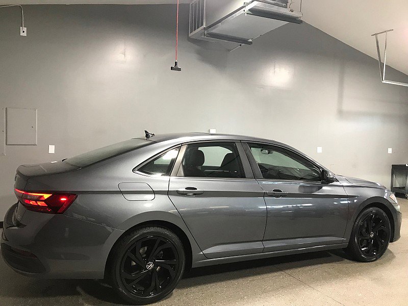 Used 2025 Volkswagen Jetta SE image 3