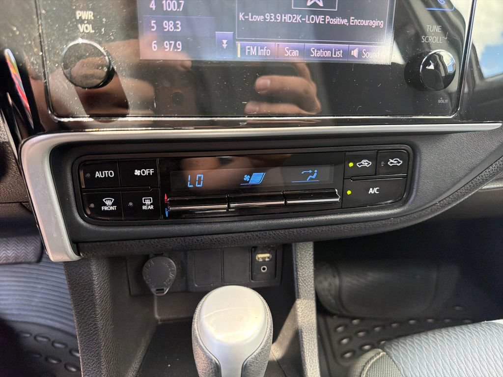 Used 2018 Toyota Corolla LE FWD image 31
