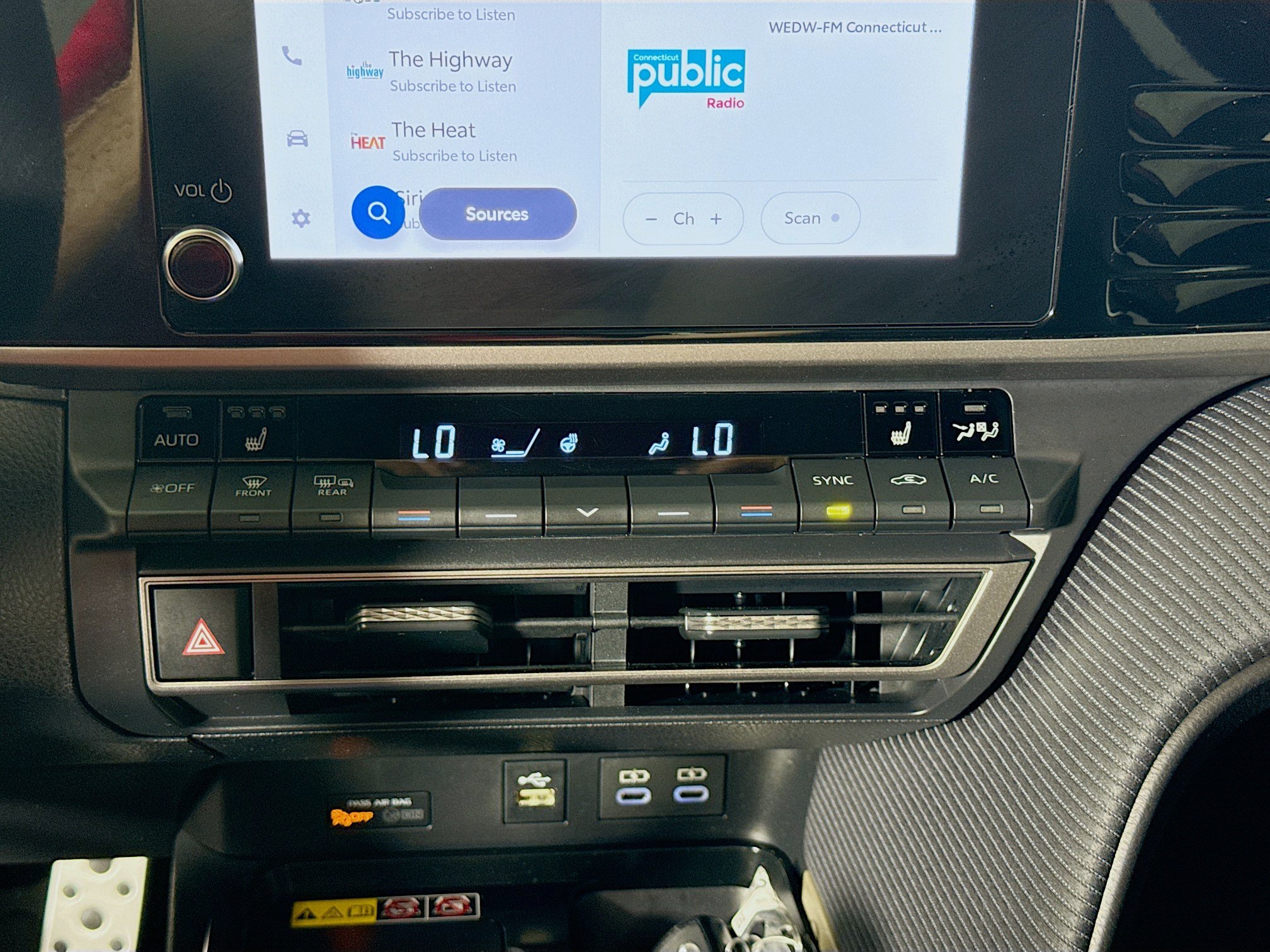 Certified 2026 Toyota Camry Hybrid FWD image 17