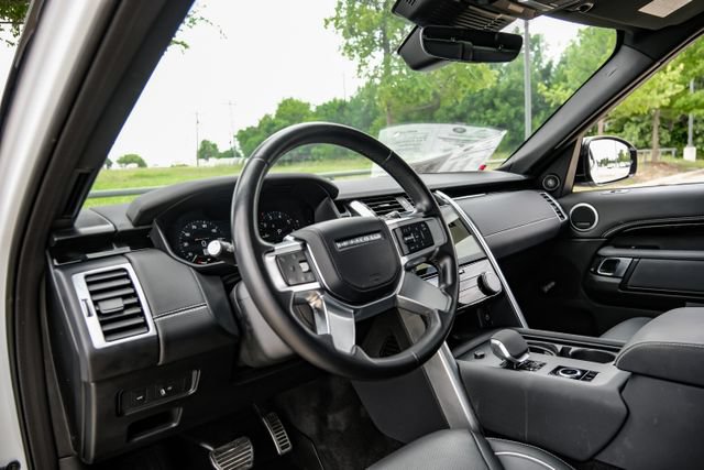 Used 2023 Land Rover Discovery HSE R-Dynamic AWD/4WD image 2