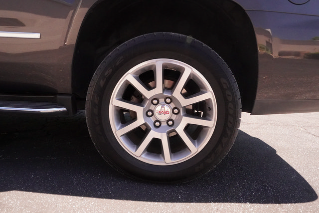 Used 2018 GMC Yukon Denali RWD image 10