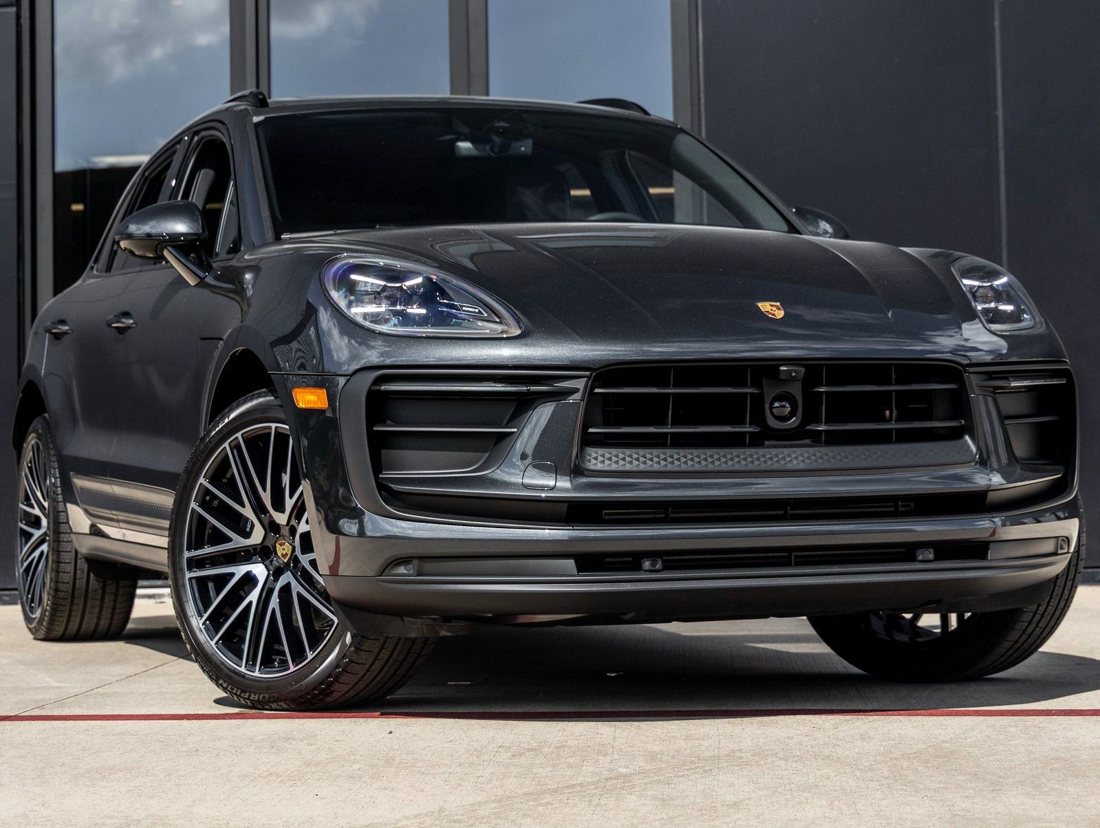 Used 2026 Porsche Macan image 6