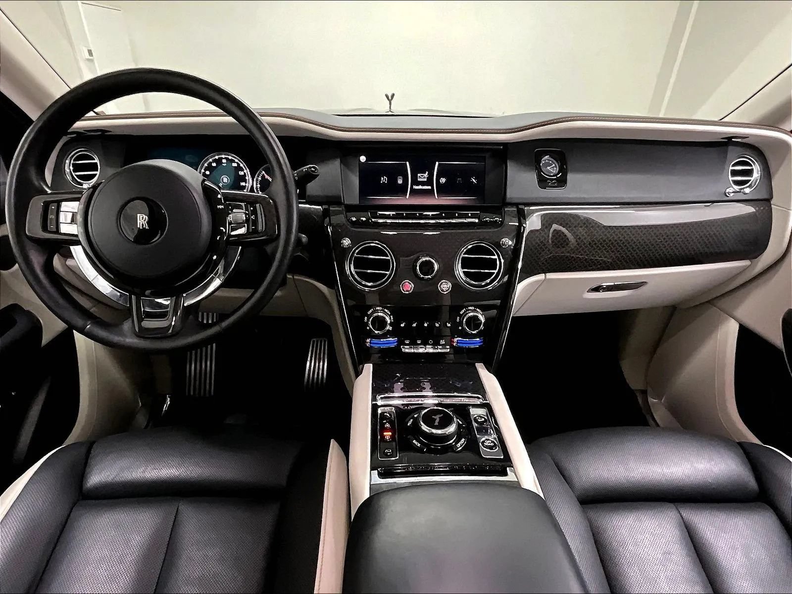 Used 2021 Rolls-Royce Cullinan Black Badge AWD/4WD image 2