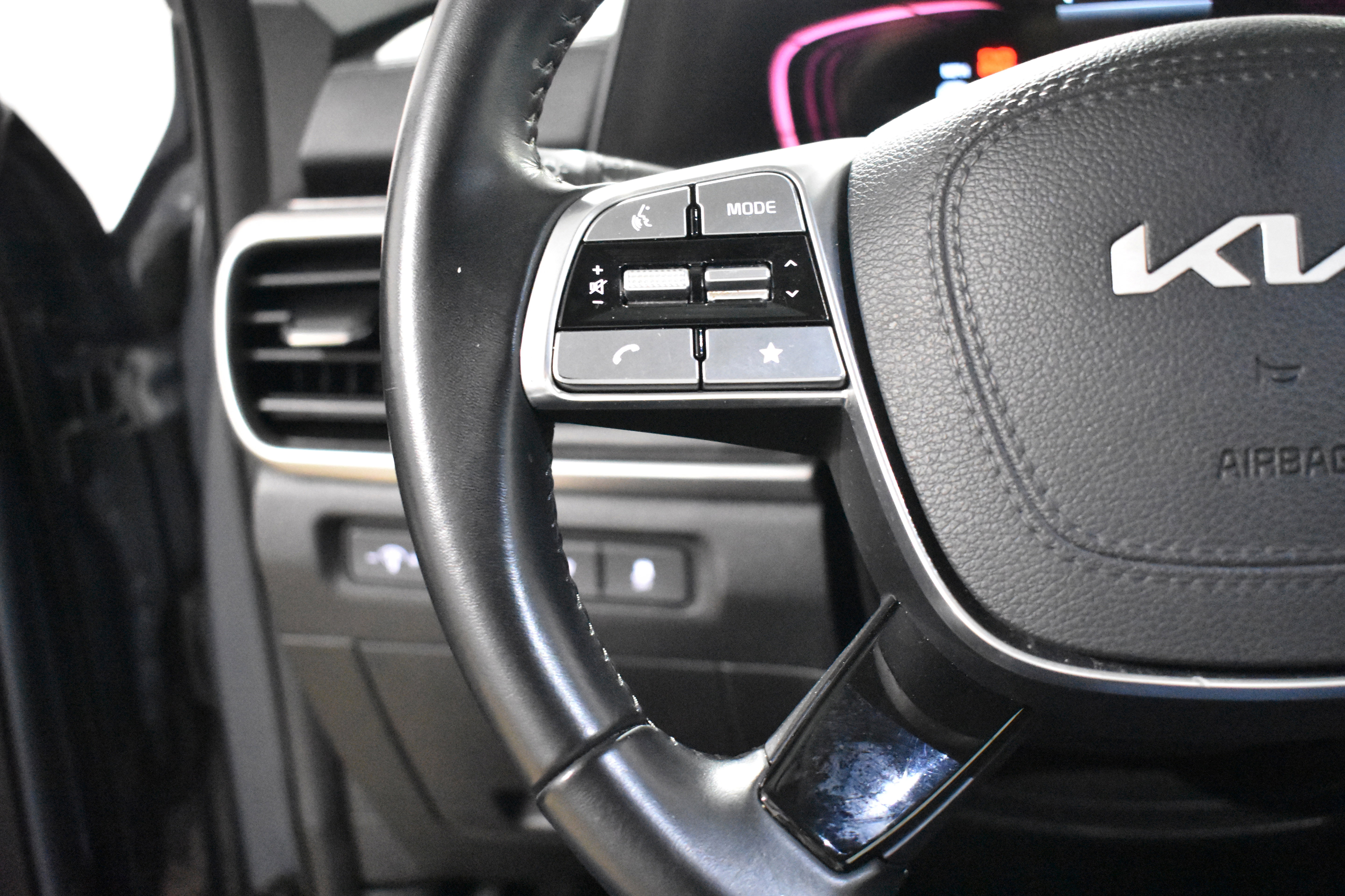 Used 2025 Kia Telluride S image 14