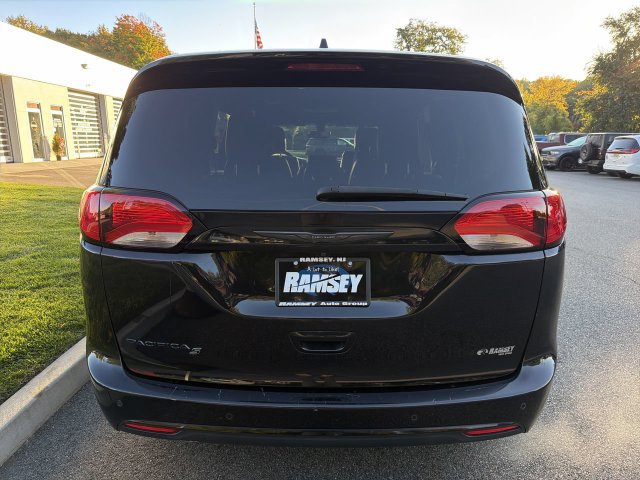 Used 2019 Chrysler Pacifica Touring-L w/ S Appearance Package FWD image 26