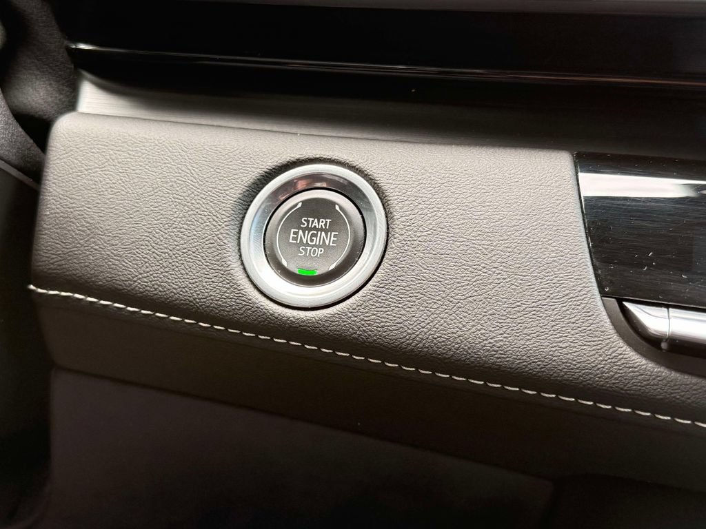 Used 2022 Cadillac Escalade Premium Luxury AWD/4WD image 29