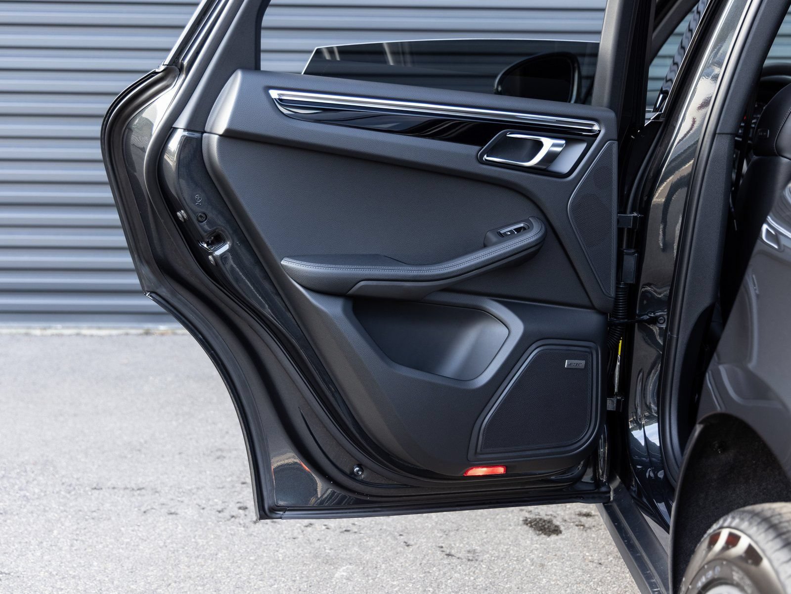 New 2026 Porsche Macan AWD/4WD image 25