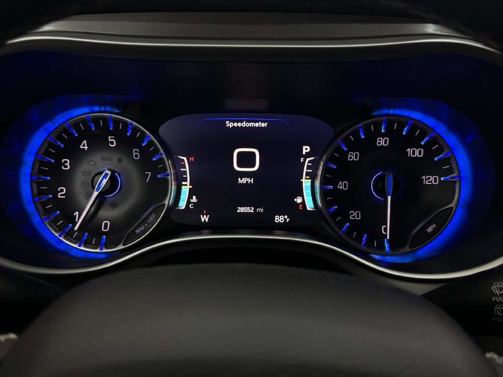 Used 2023 Chrysler Pacifica Touring-L FWD image 14