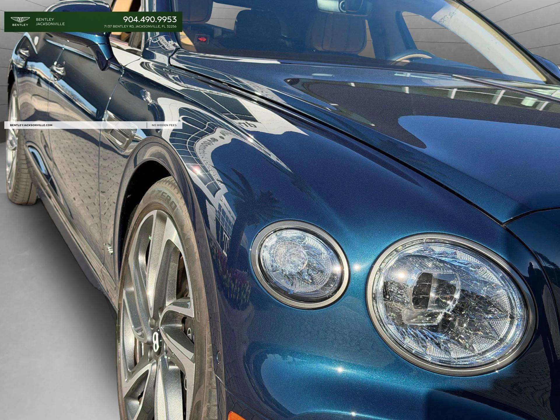 Used 2025 Bentley Flying Spur Plug-In Hybrid image 53