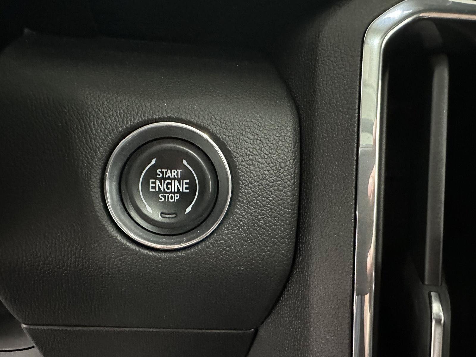 Used 2025 GMC Acadia Elevation w/ Elevation Premium Package AWD/4WD image 16