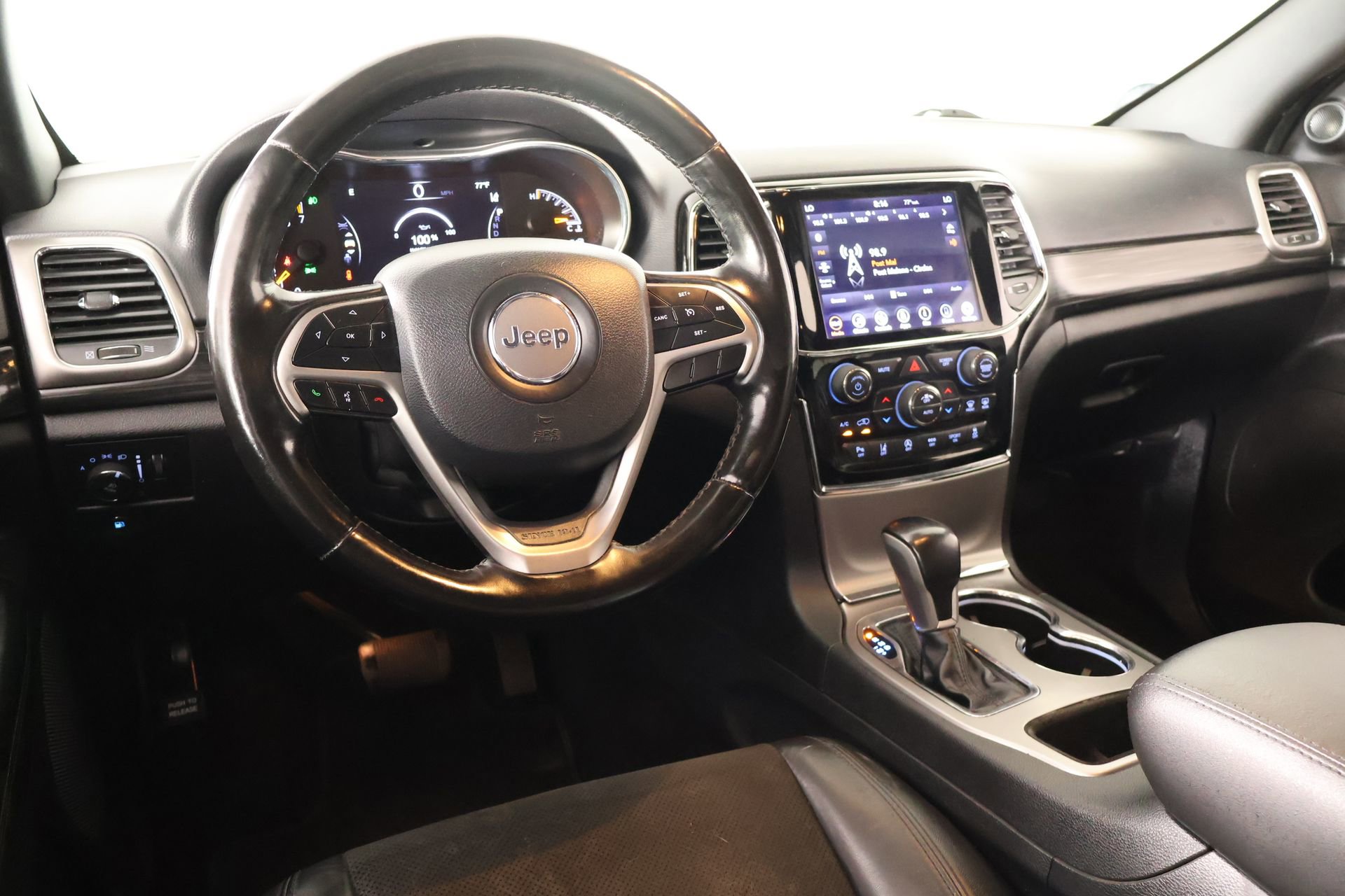 Used 2020 Jeep Grand Cherokee Altitude AWD/4WD image 2