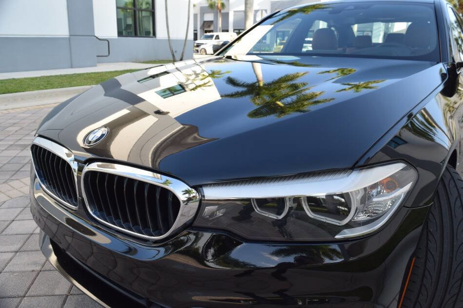 Used 2018 BMW 530e w/ Premium Package 2 RWD image 11