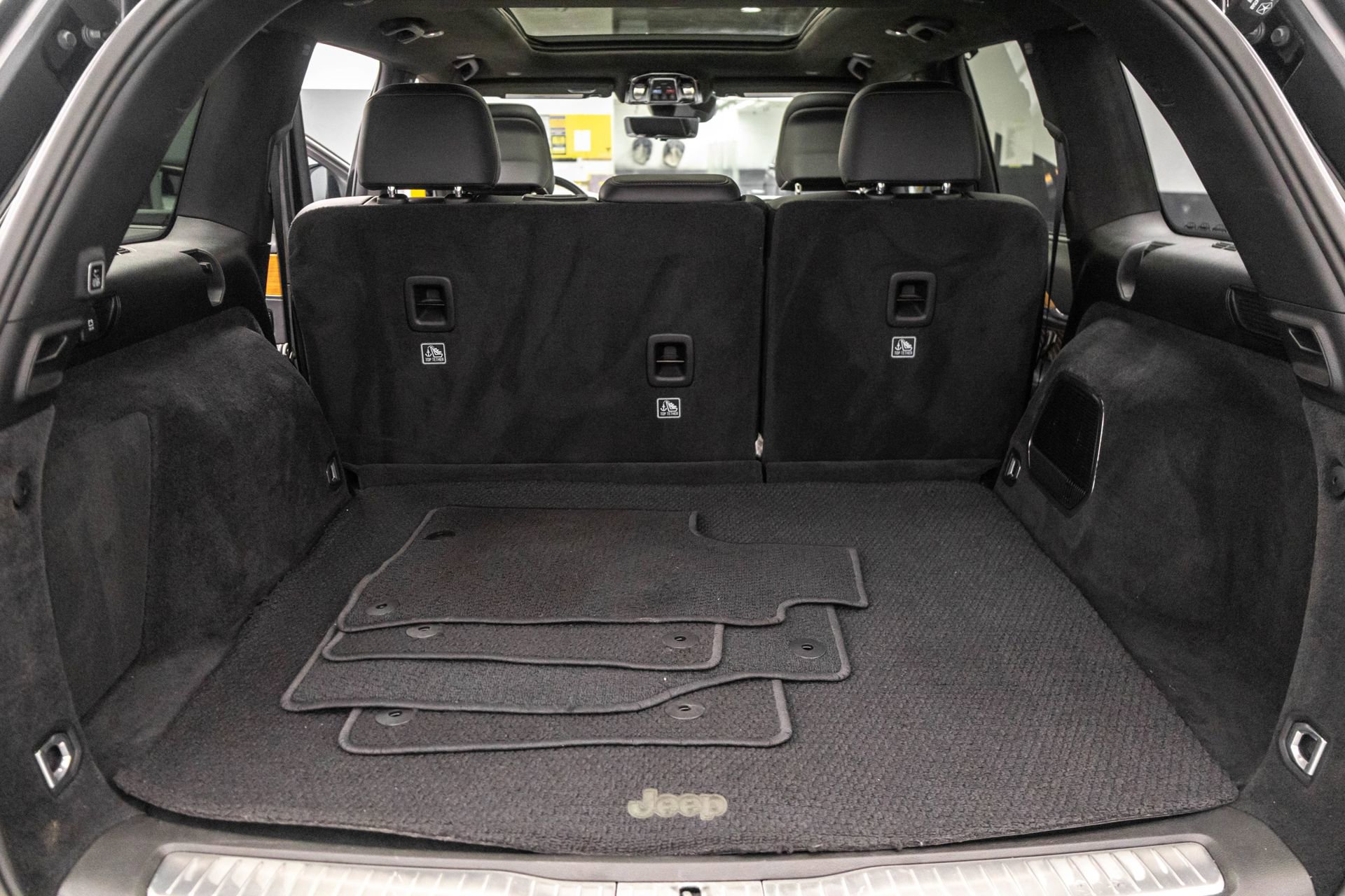 Used 2022 Jeep Grand Cherokee Summit AWD/4WD image 36
