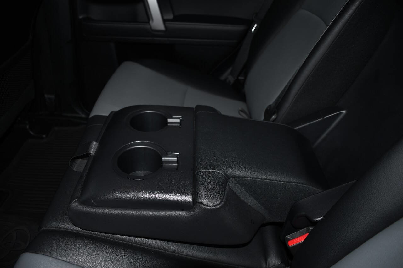 Used 2022 Toyota 4Runner SR5 Premium w/ Moonroof Package AWD/4WD image 17