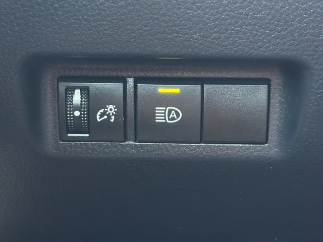 Used 2020 Toyota RAV4 XLE w/ Carpet Mat Package FWD image 28