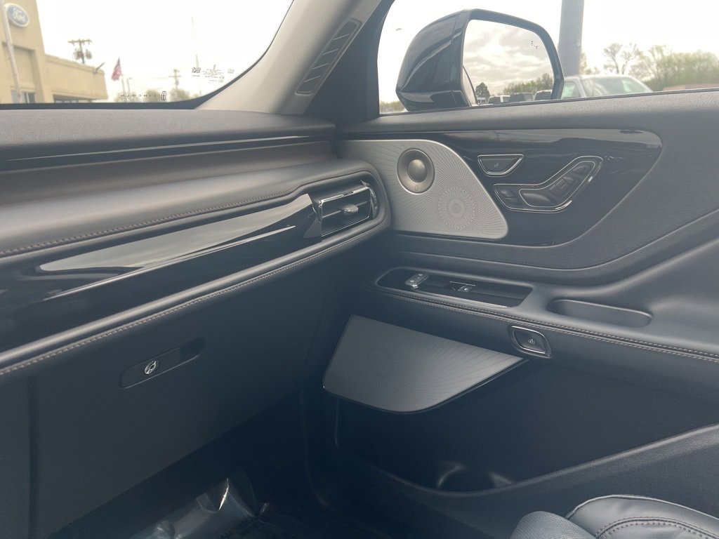 New 2025 Lincoln Aviator Reserve w/ Luxury Package image 40