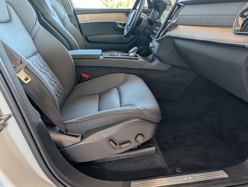 Used 2025 Volvo XC90 B6 Plus AWD/4WD image 25