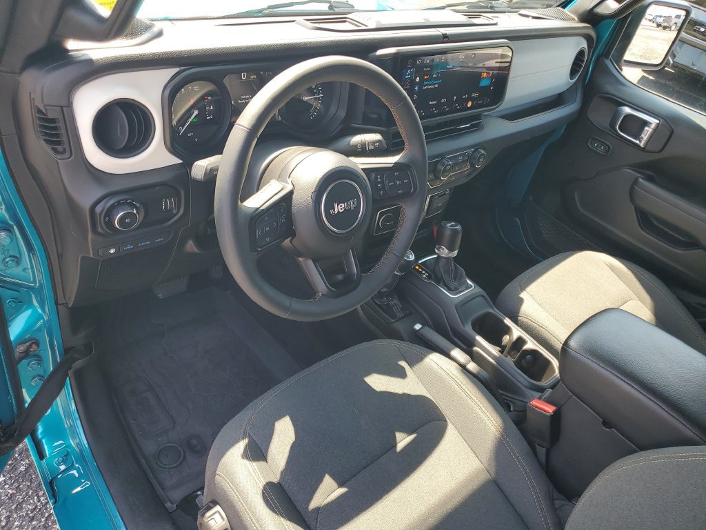 Used 2024 Jeep Wrangler Unlimited w/ Convenience Group AWD/4WD image 6