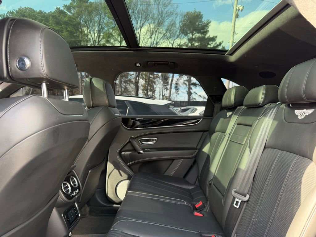 Used 2019 Bentley Bentayga image 22
