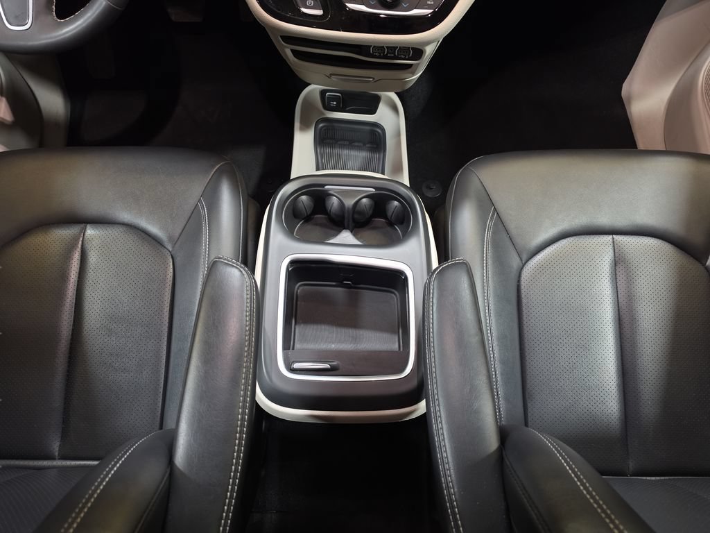 Used 2024 Chrysler Pacifica Limited FWD image 12