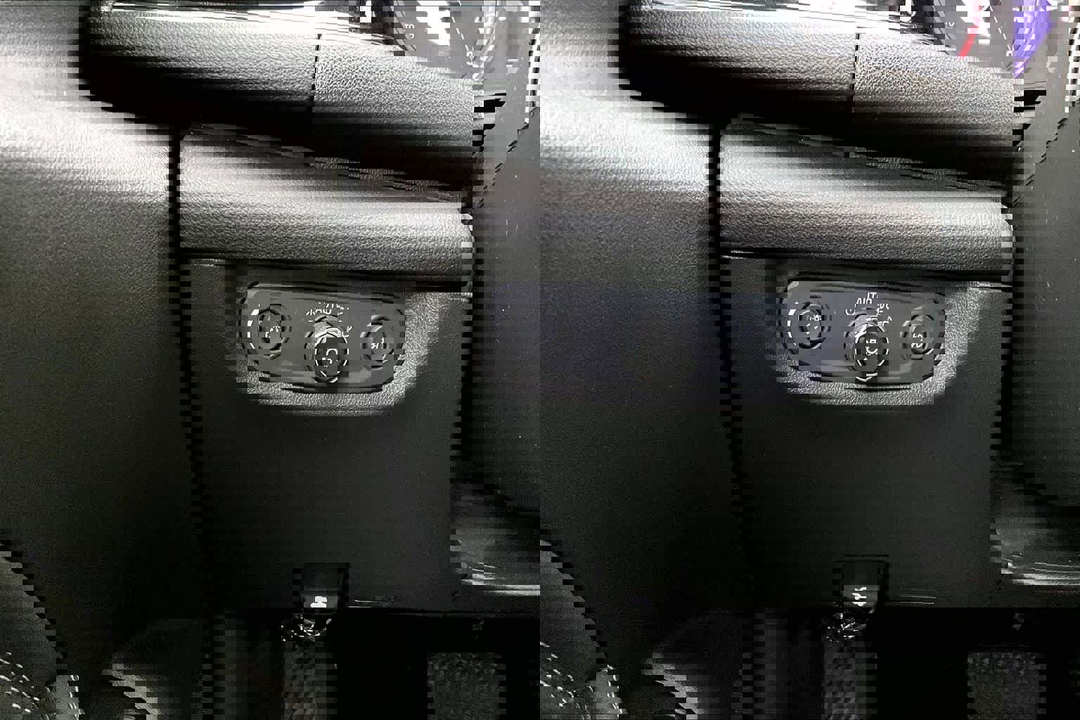 Used 2018 Buick Regal Essence w/ Driver Confidence Package #1 image 36