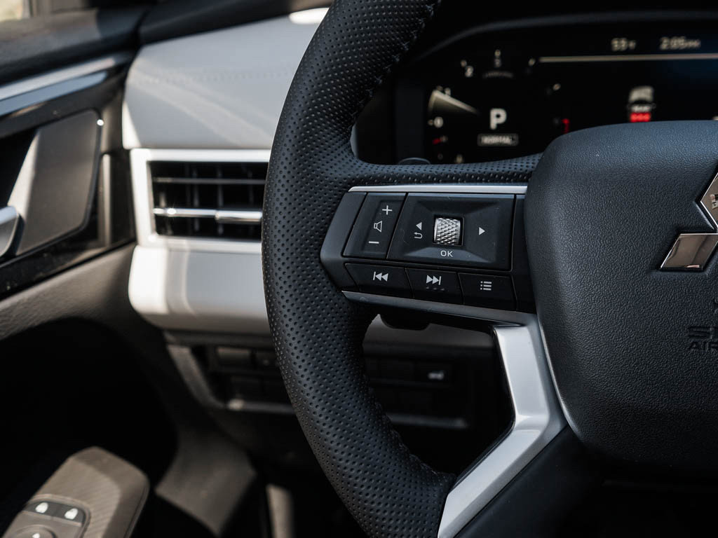 New 2026 Mitsubishi Outlander SE image 21