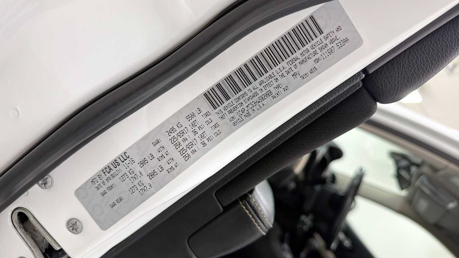 Used 2017 Jeep Cherokee Latitude AWD/4WD image 11