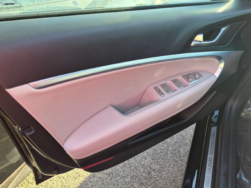 Used 2023 Genesis G70 2.0T AWD/4WD image 7
