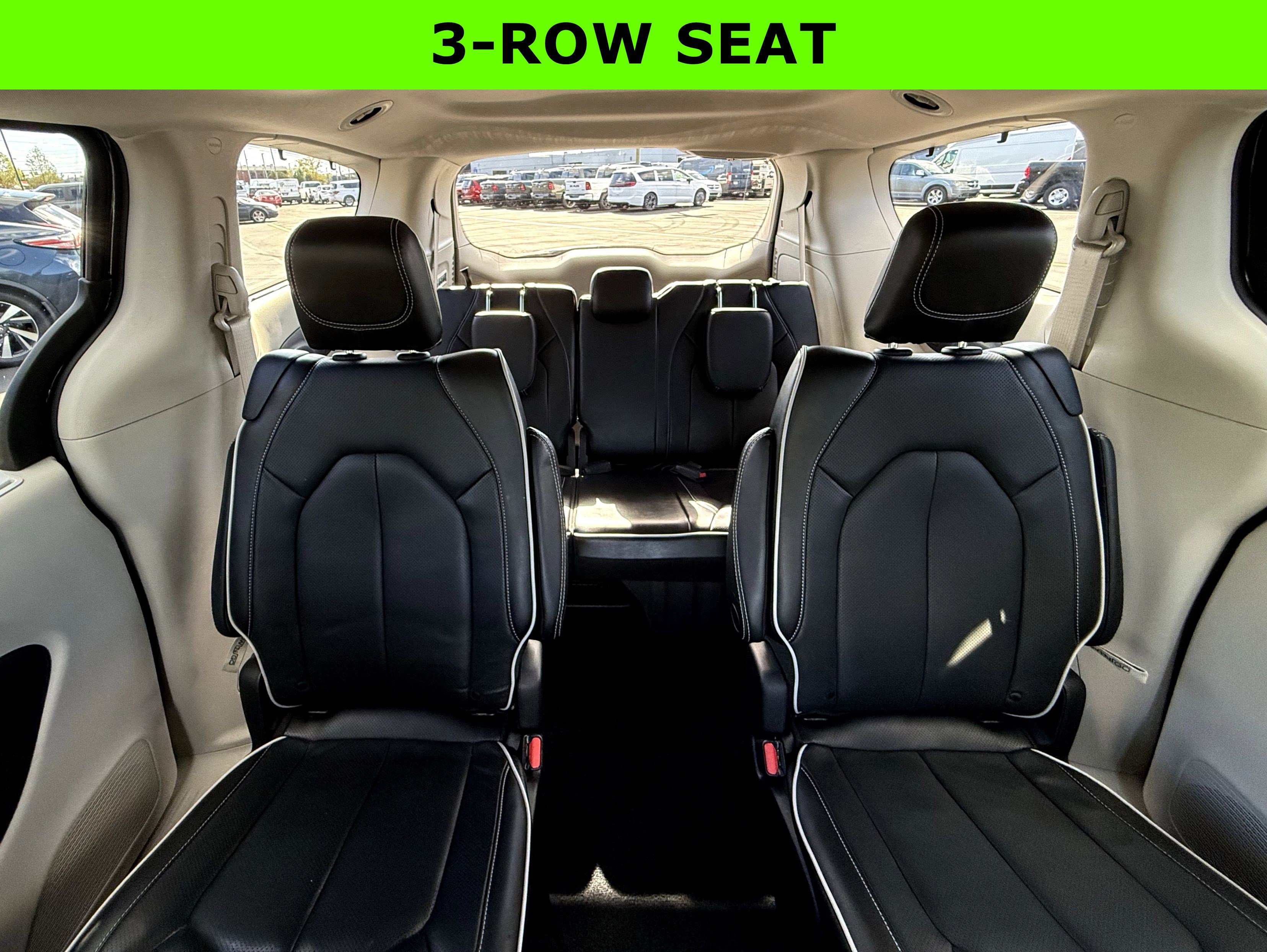 Used 2023 Chrysler Pacifica Limited w/ Uconnect Theater Family Group image 35