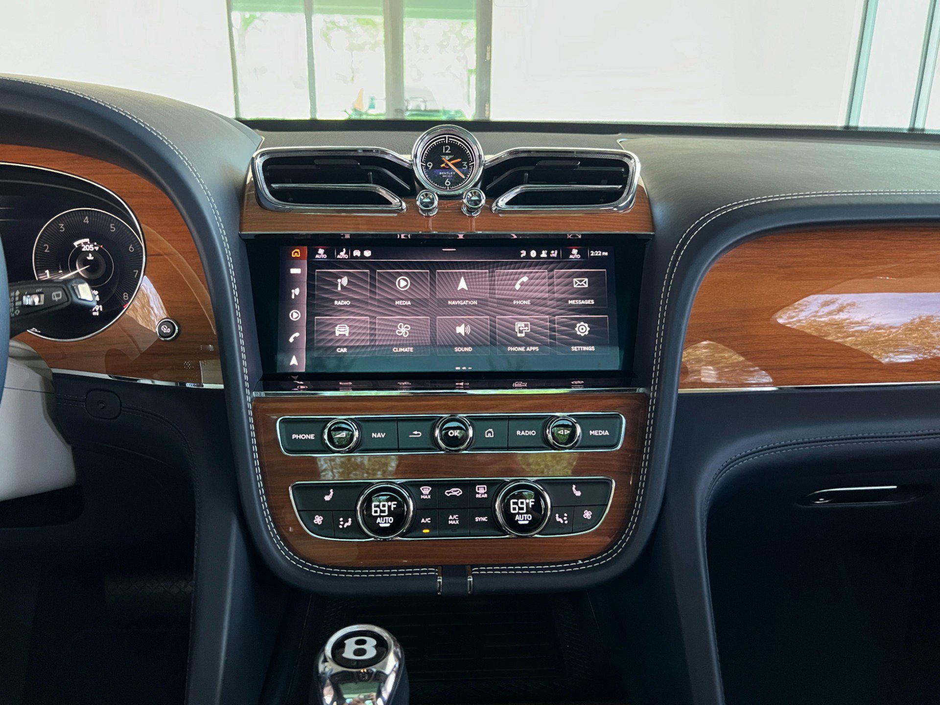 Used 2021 Bentley Bentayga image 40