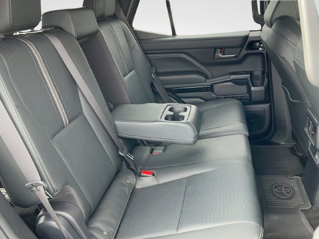 Used 2025 Toyota 4Runner Limited AWD/4WD image 23