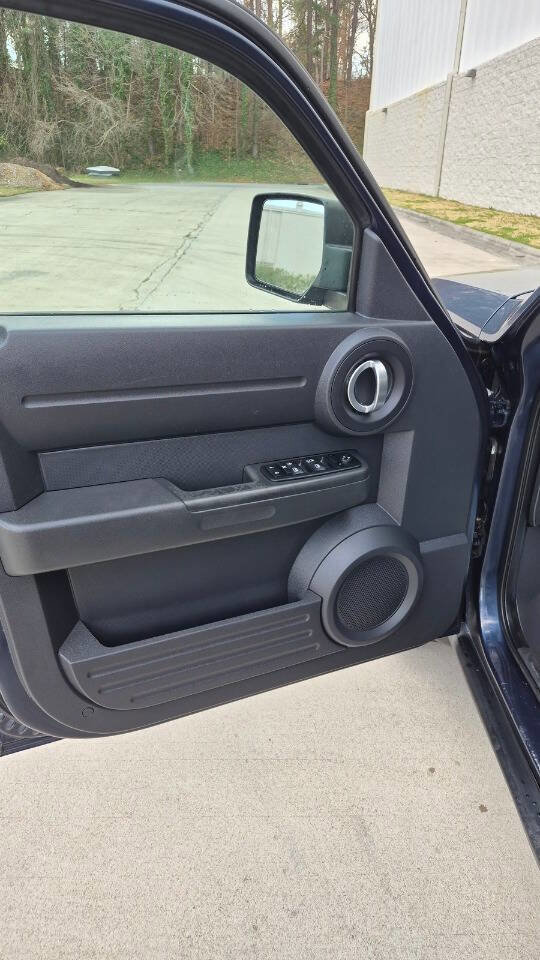 Used 2008 Dodge Nitro SXT image 19