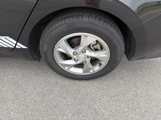 Used 2021 Hyundai Elantra SE FWD image 21