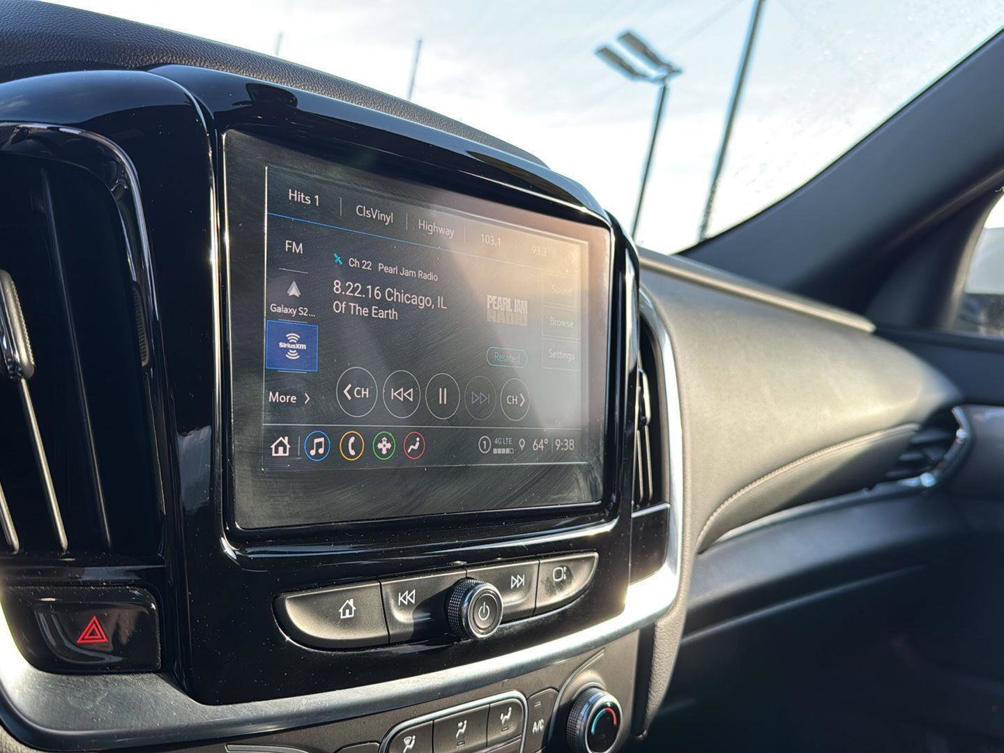 Used 2023 Chevrolet Traverse LT image 21