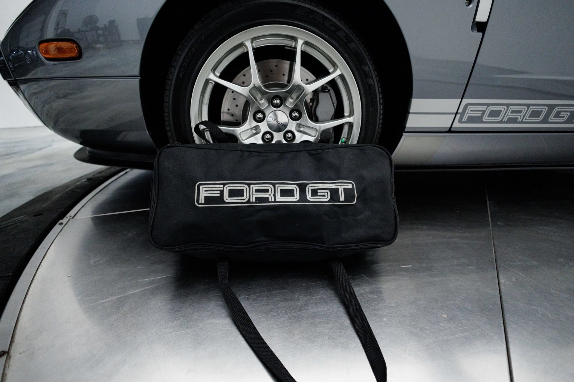 Used 2006 Ford GT RWD image 64