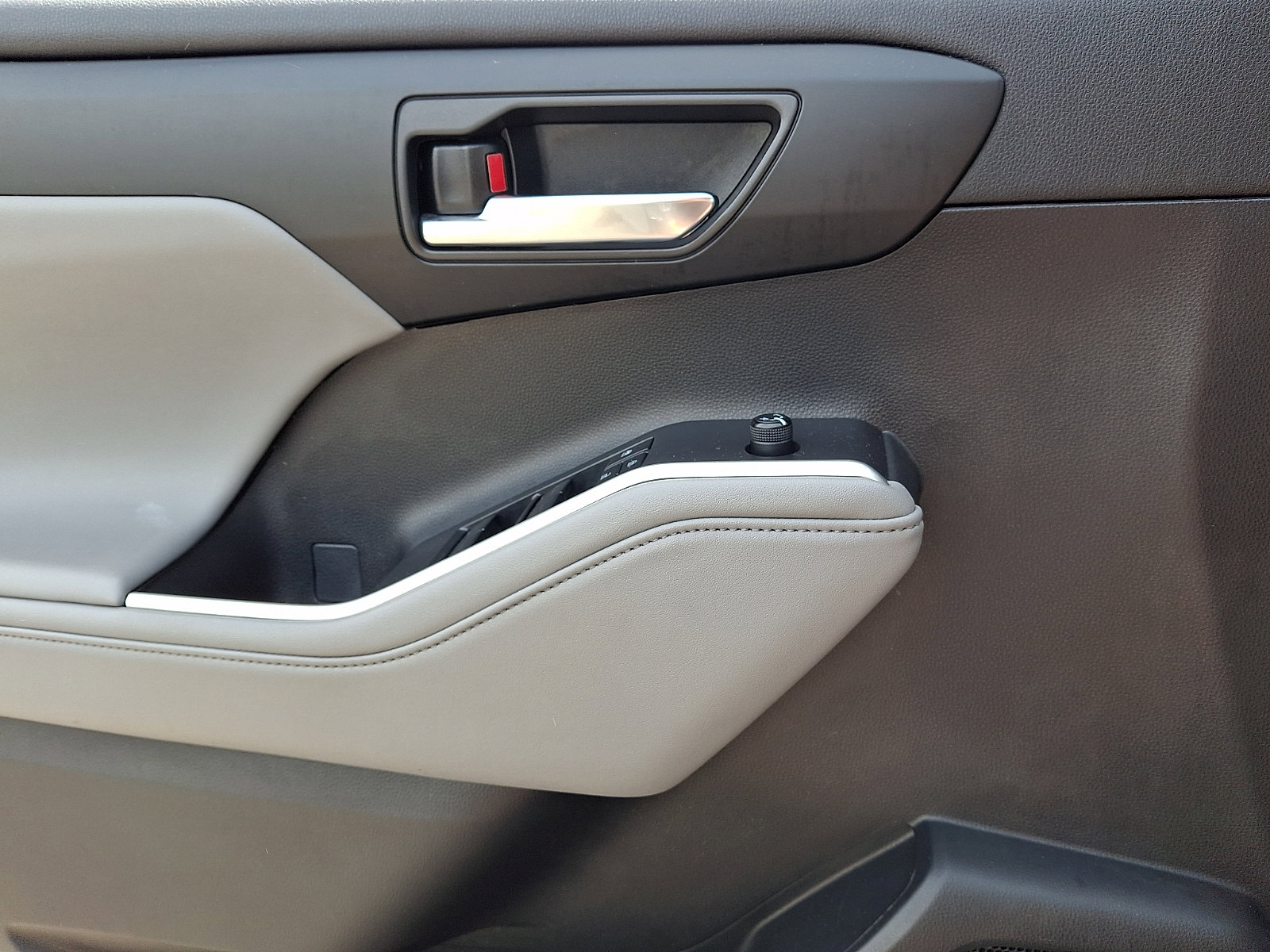 Used 2023 Toyota Highlander XLE FWD image 20