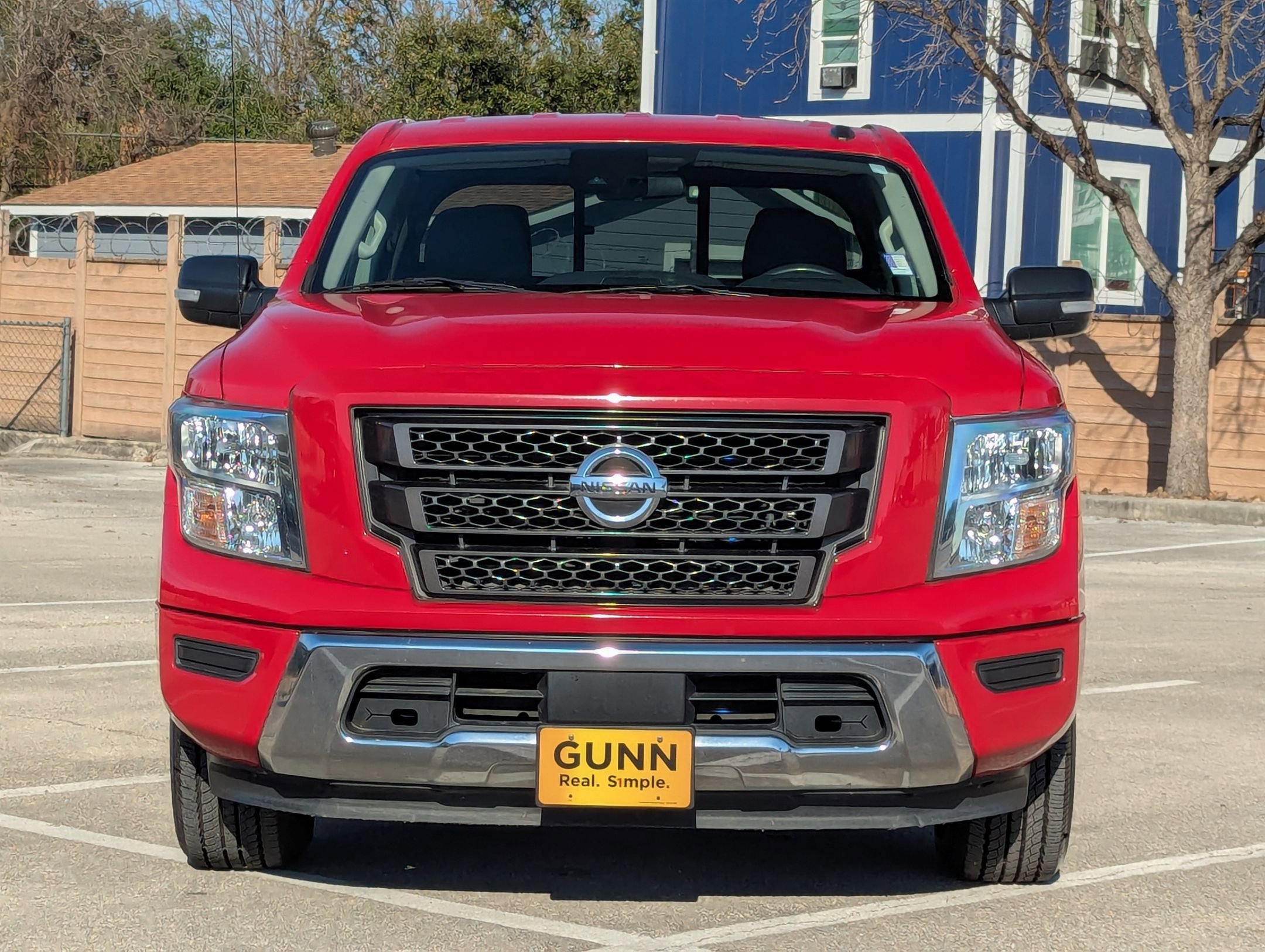 Used 2020 Nissan Titan SV image 9