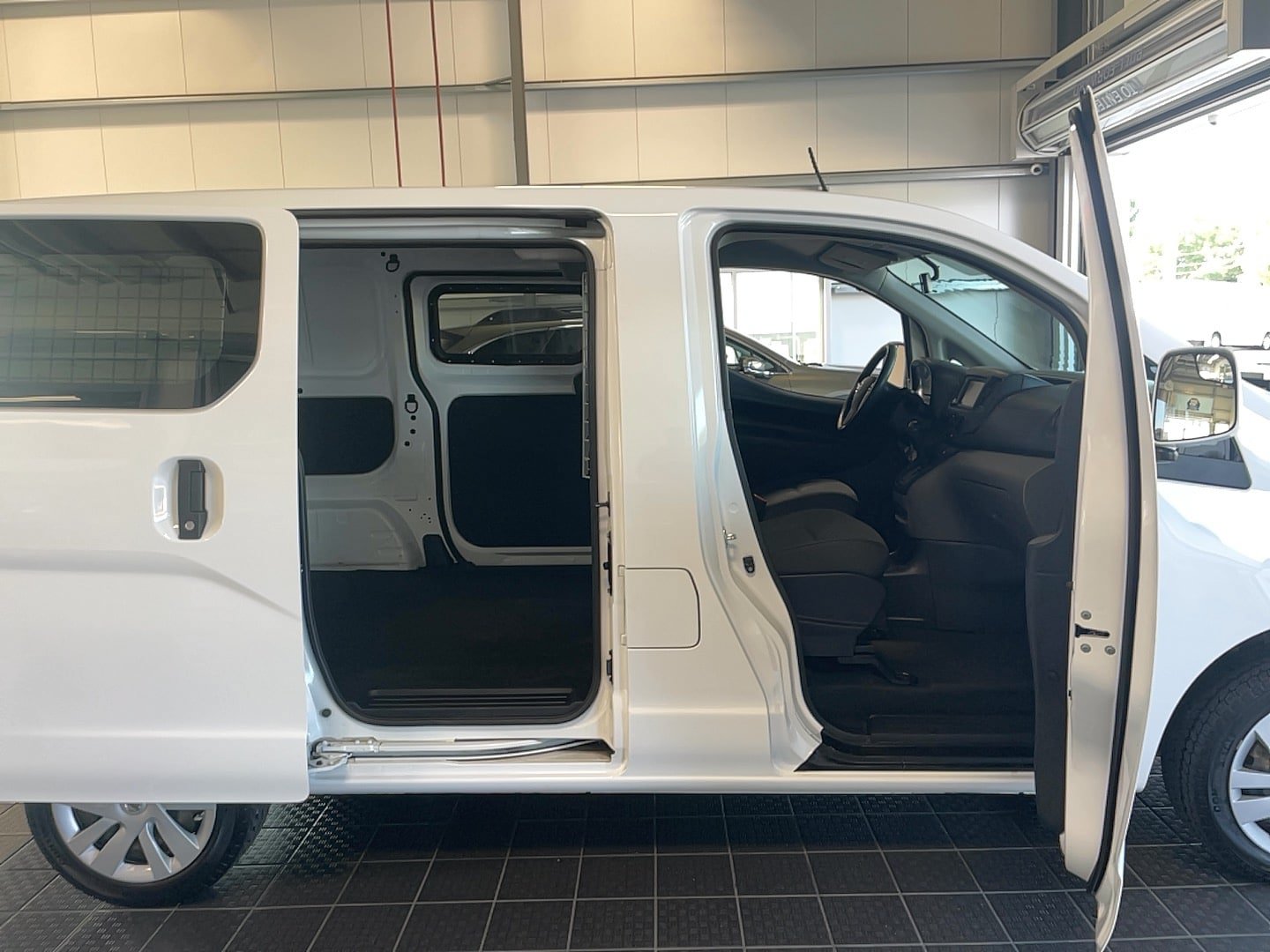 Used 2021 Nissan NV200 SV w/ Sliding Door Glass Package FWD image 10
