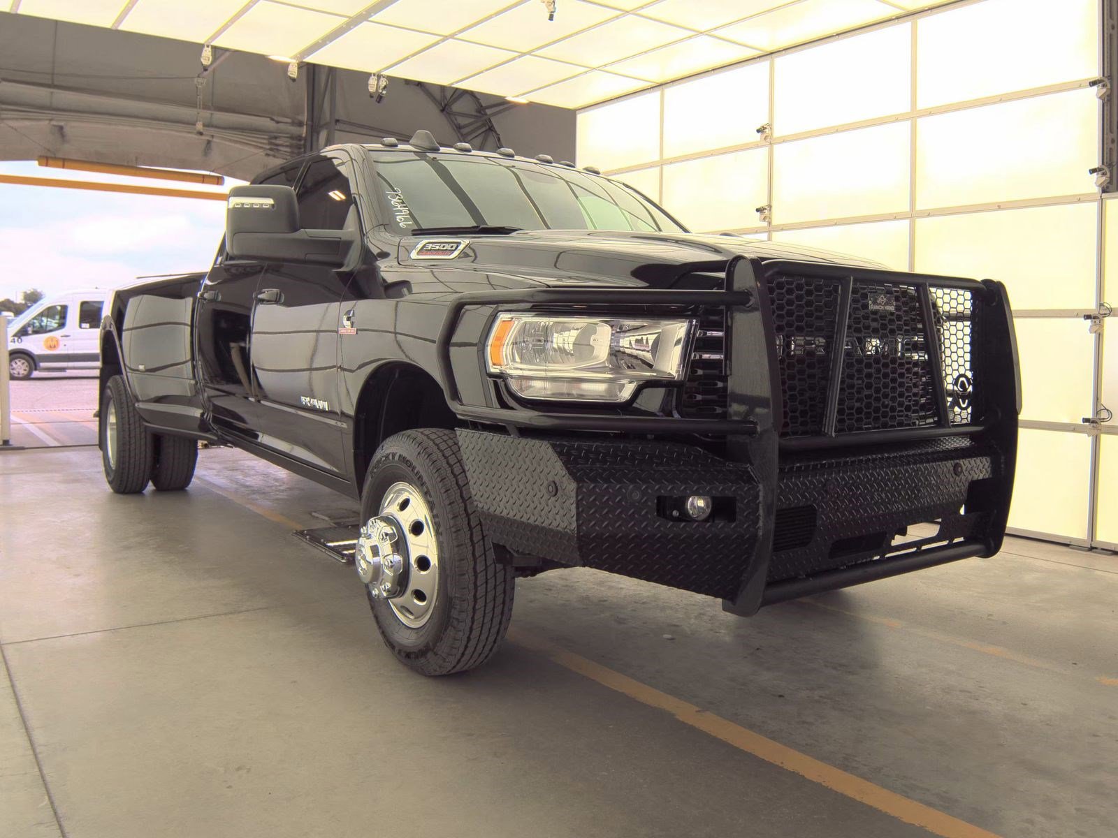 Used 2024 RAM 3500 Big Horn w/ Sport Appearance Package AWD/4WD image 5