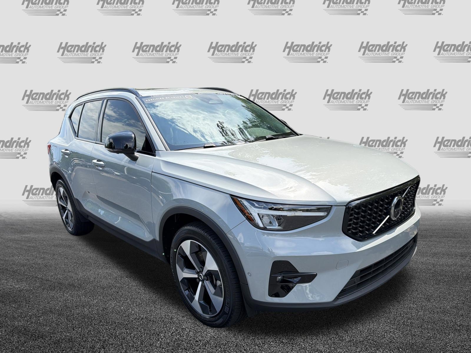 Certified 2024 Volvo XC40 B5 Plus AWD/4WD image 2